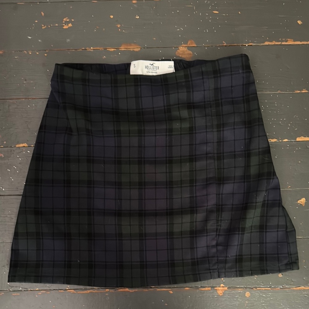 Hollister Black and Gray Asymmetrical A-Line Mini Skirt